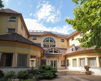 Hotel Arborétum - Harkány - Building