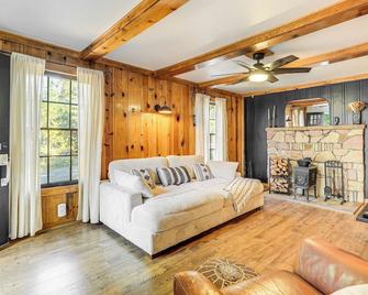 Hike, Ski And Fish Charming Cabin In Twa - Twain Harte - Huiskamer