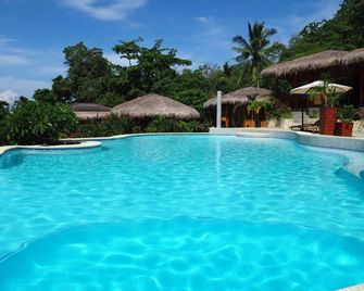Magic Oceans Dive Resort - Anda - Piscina