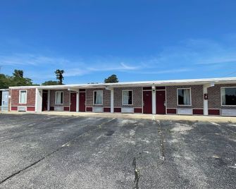 Holiday Motel - Whiteville - Building