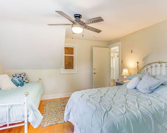Charming Lake Mills Home Near Rock Lake - Lake Mills