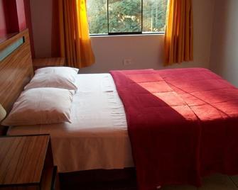 Hostal Hellen Ross - Provincia de Nazca - Habitación