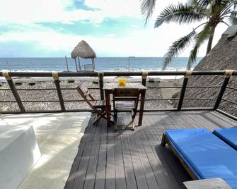 Johnnys Place Hotel - Monterrico - Balcón