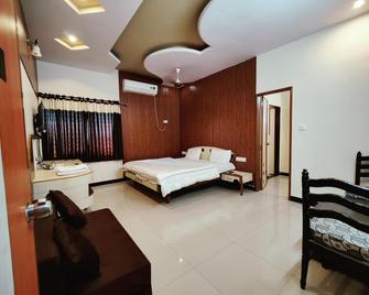 Happy Day - Mount Abu - Bedroom