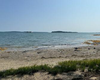 Coastal Maine home with beach and beautiful gardens - Yarmouth - Beach