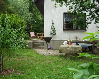 Very idyllic and quietly situated vacation home in Mecklenburg Switzerland - Schorssow - Patio