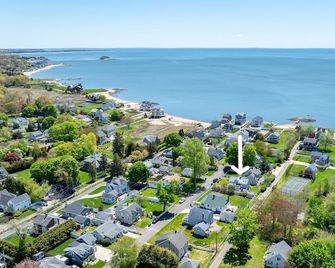 Summersalt Madison: New England shoreline charm 2-3 minutes from private beach - Madison - Pláž