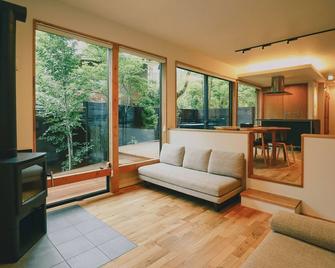 Karuizawa Forest Seasons Villa - Karuizawa - Living room