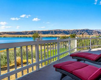 Crescent Bar Waterfront Home- Private Beach, Water Views, Hiking, Golf, Live Concerts - Quincy - Balkon