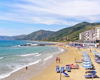 아쿠아산타 렐레이 - 라우레아나 실렌토 - 해변