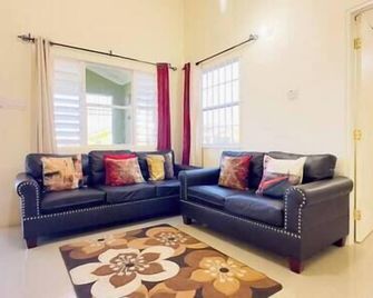 Best 2BR Fam Friendly near allbeach/pool/shuttle - Falmouth - Salon