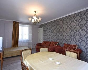 Apartment for rent in Yerevan Astghik medical center! - Jerevan - Ruokailuhuone