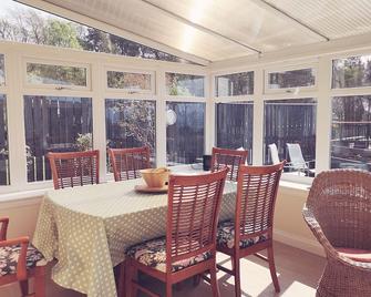 Idyllic Views Over Loch Leven. Excellent - Kinross - Dining room