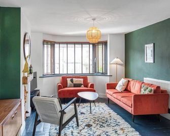 4 bedroom accommodation in Margate - Margate - Living room