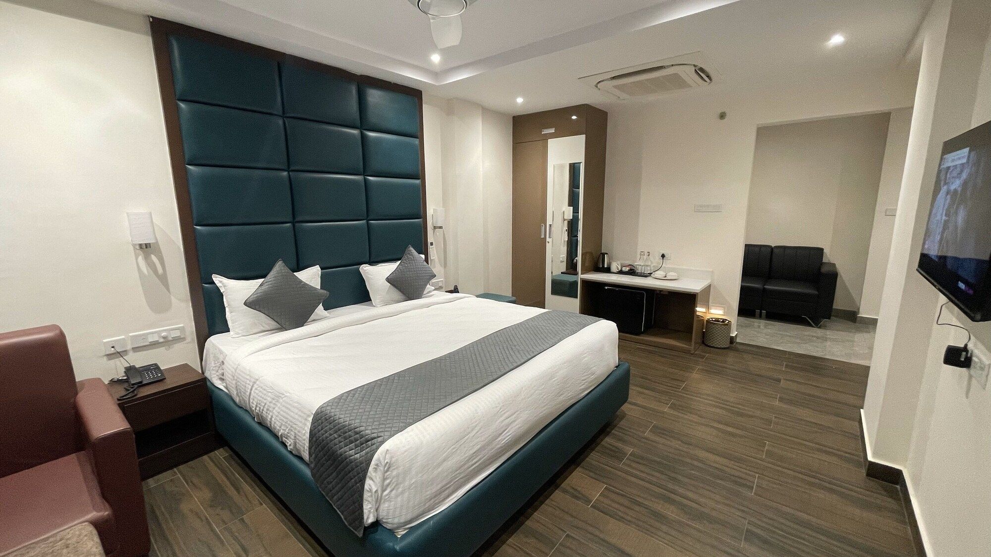 Hotel Silver Cle Hitech City Madhapur thumbnail 2