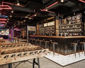 Mad Monkey Hanoi - Hostel - Hanoi - Bar
