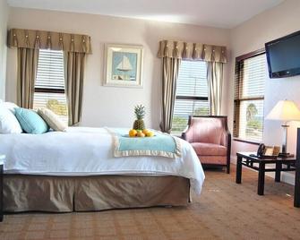 The Alexander Suites #102 - Double Queen - Cayman Brac - Bedroom