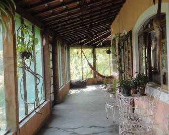 Beach Site With Waterfalls - São Sebastião - Patio