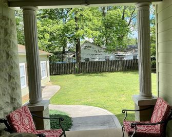 Grand Lux Inn - Tullahoma - Patio