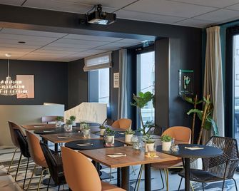 Tribe Paris La DÉfense Esplanade - Курбевуа - Ресторан