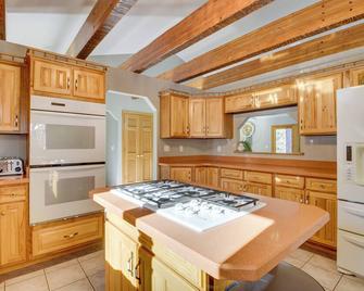 Peaceful Hibbing Getaway: Heated Floors, Fire Pit! - Hibbing - Cocina