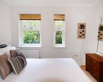 Elizabeth Jennings Way - Oxford - Bedroom