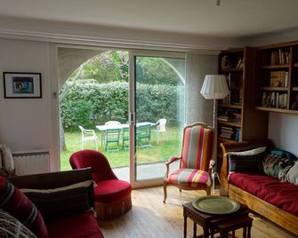 Comfortable Family House On The Ocean - Sleeps 10, Close To The Beach - Vieux-Boucau-les-Bains - Living room