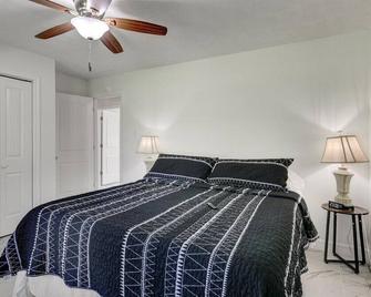 Updated 4 bedroom home in Oragnefield - Orange - Bedroom