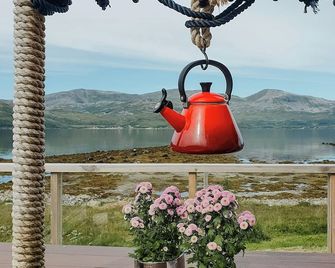 Seaside Cabin Near Beach - Hansnes