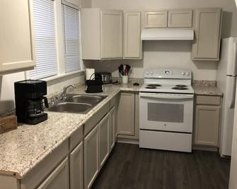 Hiding Place is near Montgomery colleges, hospital, NRG, & trails - Montgomery - Cuisine