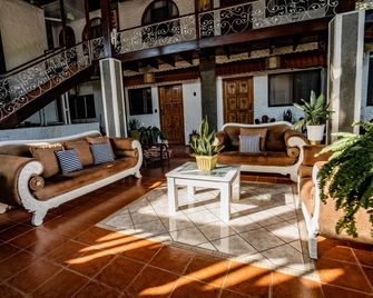 Hotel Villabosque Eco Boutique - Manuel Antonio - Patio