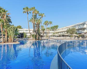 فيرجوس كلوب بالمانوفا بارك - بالما نوفا - حوض السباحة