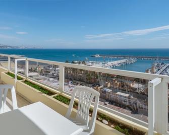 Hotel Apartamentos Pyr Fuengirola - Fuengirola - Balcony