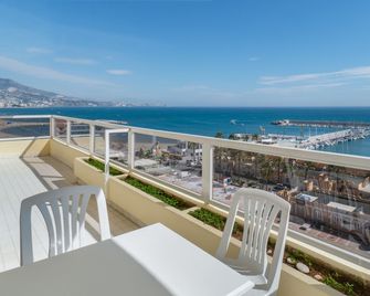 Hotel Apartamentos Pyr Fuengirola - Fuengirola - Balkon