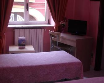 Hotel New Baby - Caserta - Camera da letto