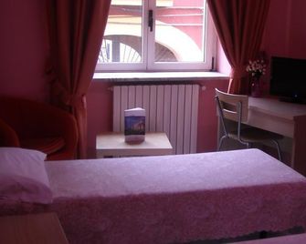 Hotel New Baby - Caserta - Schlafzimmer