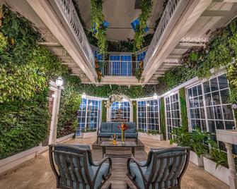 The Modern Castle | Canal View & Access | Rooftop | Living Greenhouse | Vlllas - Fort Lauderdale - Patio