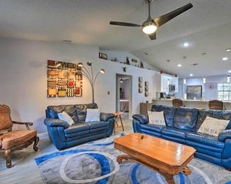 Updated Tavares Retreat Less Than 1 Mile to Boat Ramp - Tavares - Huiskamer