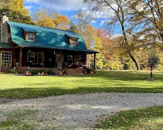 Sonshine Cabin is your own private park. With wildlife or a hike to the creek. - Madison - Building