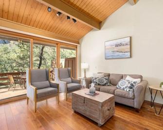 Mountain Oasis in Sedona - NState- Junipine Resort - Munds Park - Living room