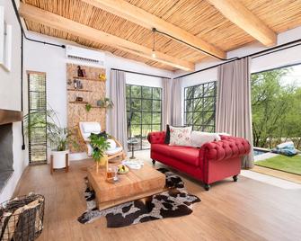 De Kombuys - Oudtshoorn - Oturma odası