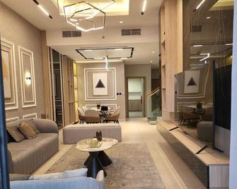 Mirdif Hills Apartaments - Garhoud - Living room