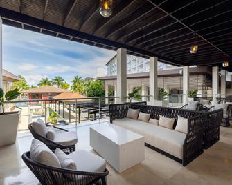 Hideaway At Royalton Blue Waters - פאלמאות' (ג'מייקה) - מרפסת