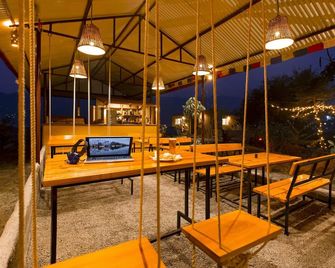 Zostel Pokhara - Pokhara - Bar