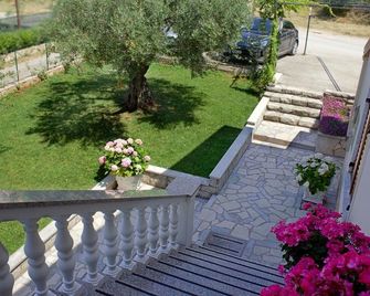 Room Kris with private entrance & private bathroom - Umag - Balkon