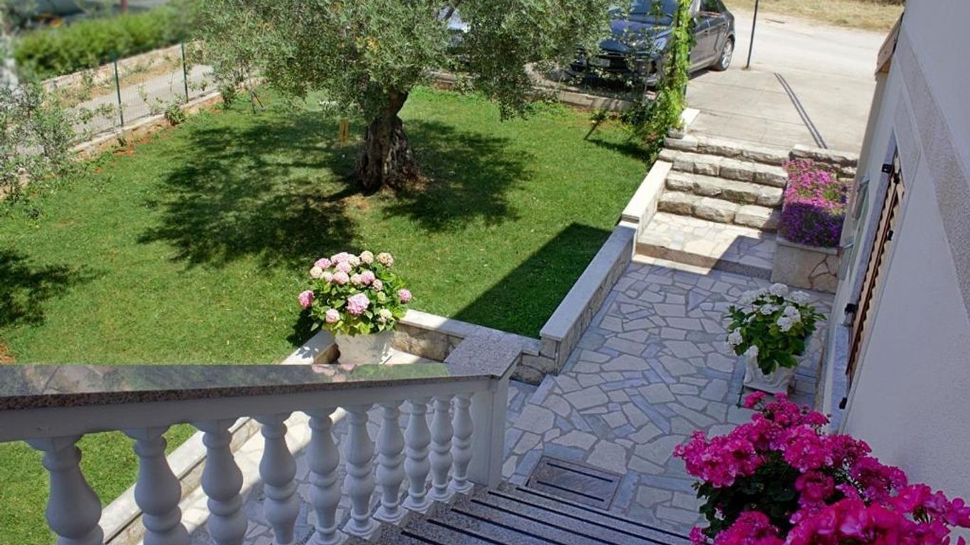 Room Kris with private entrance & private bathroom