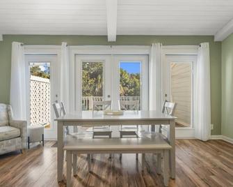 Solitude On 30a - Seacrest Beach Townhouse With Beach Access - Free Bikes - Rosemary Beach - Comedor