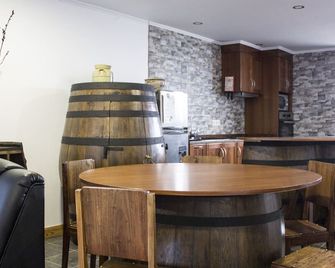 Casa Lagar de Pedra T2 - Santa Cruz da Graciosa - Comedor