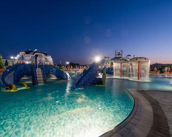 Caretta Beach Resort & Waterpark - Kalamaki - Bazén