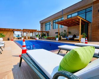 Vintano Hotel - Lekki - 游泳池